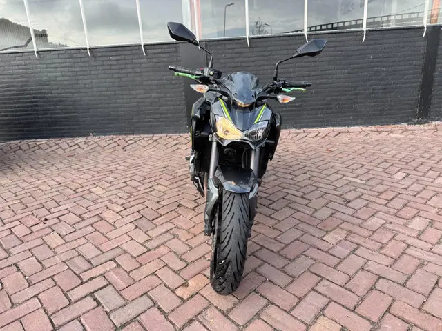 Kawasaki Z900 Naked ABS 2019 Benzine 8