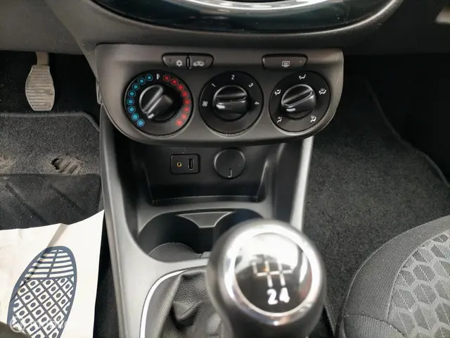 Opel Corsa 1.4 airco 5 deuren apk 2015 Benzine 12