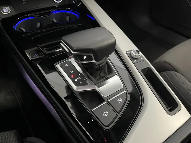 Audi A4 Avant 35 TFSI Launch edition 2020 Benzine 45