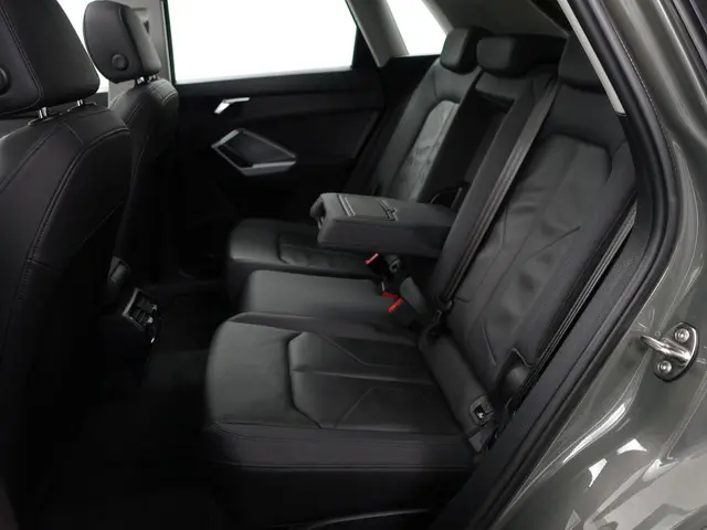 Audi Q3 35 TFSI S Line Aut- 2019 Benzine 23