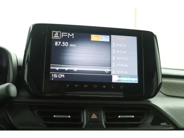 Suzuki Swift 1.2 Style Smart Hybrid 2025 Benzine 8