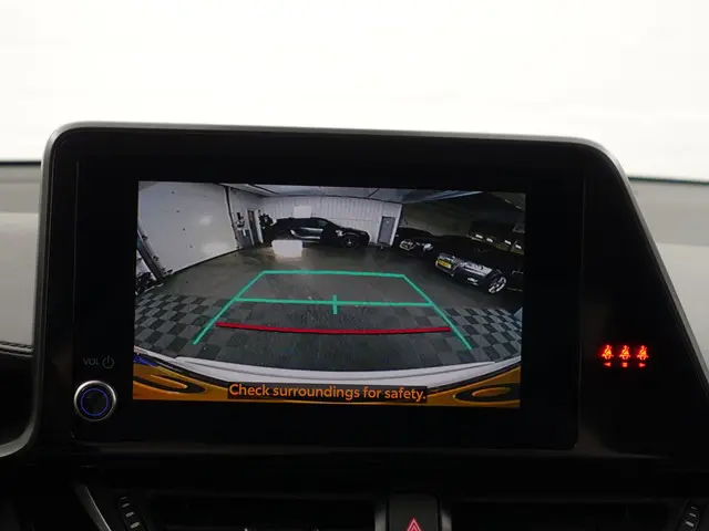 Toyota C-HR 1.8 Hybrid Dynamic Aut- 2023 Hybride Benzine 9