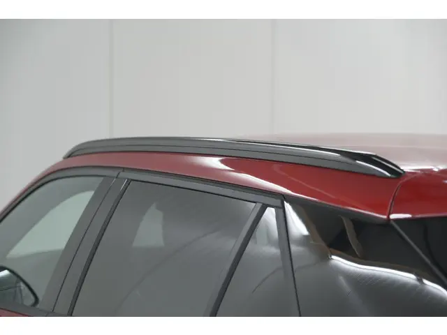 Peugeot 2008 1.2 Hybrid 145 Allure 2025 Hybride Benzine 24