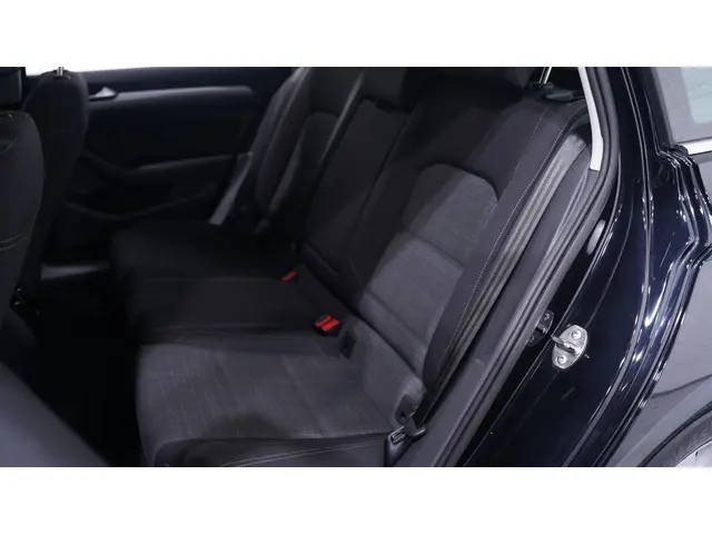 Volkswagen Passat Variant 1.5 TSI Business 2022 Benzine 42