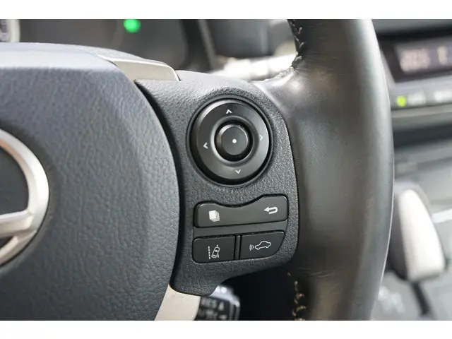 Lexus CT 200h Luxury Line 2018 Hybride Benzine 28