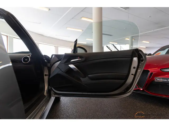 Fiat 124 Spider 1.4 MultiAir Turbo Abarth 2018 Benzine 37