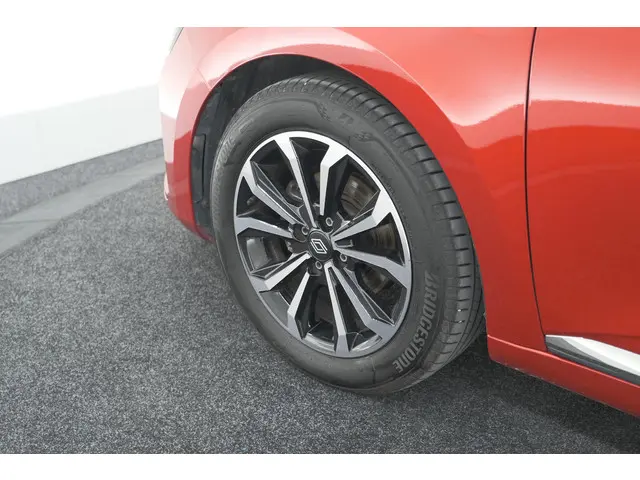 Renault Clio TCe 90 GPF techno 2025 Benzine 18