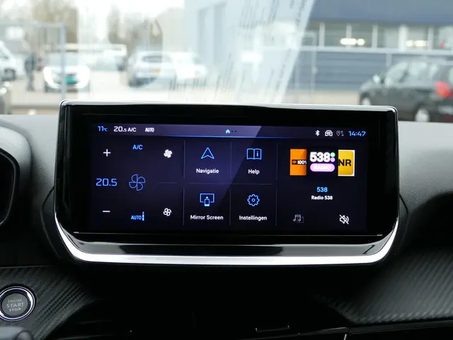 Peugeot 2008 1.2 Hybrid 145 Allure 2025 Hybride Benzine 22