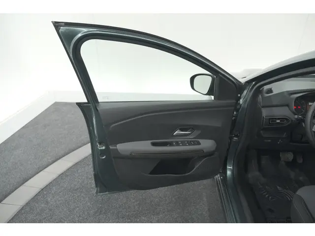 Dacia Sandero Stepway TCe 90 Extreme 2024 Benzine 64