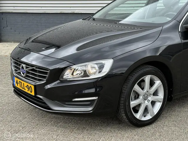 Volvo V60 1.6 T3 Momentum AUTOMAAT, TREKHAAK 2014 Benzine 6