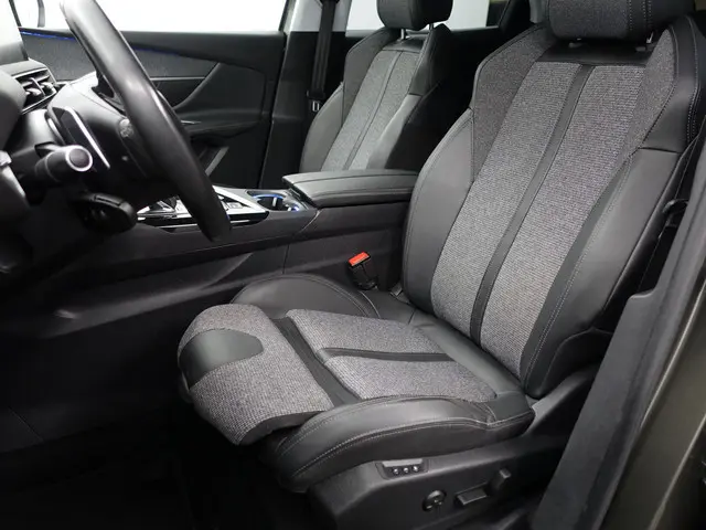 Peugeot 3008 1.2 PureTech GT Line Aut- 2018 Benzine 28
