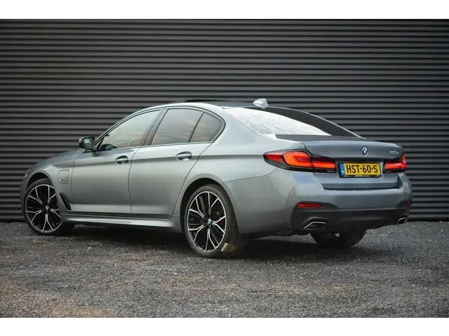 BMW 5 Serie 530e High Executive 2022 Hybride Benzine 14