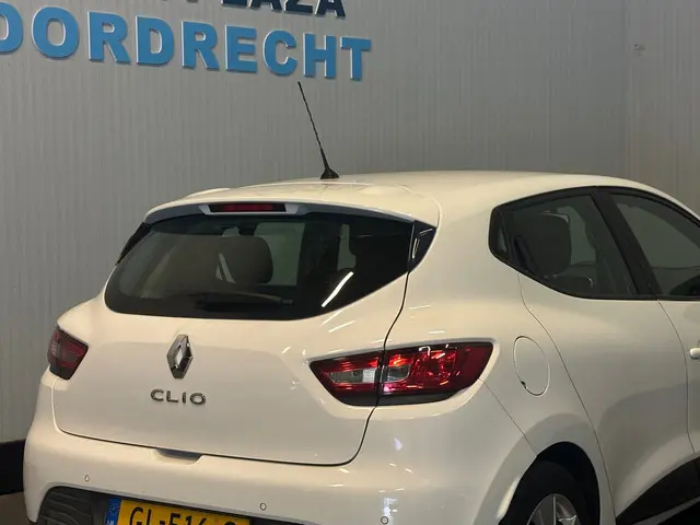 Renault Clio 1.2 Expression 2015 Benzine 9