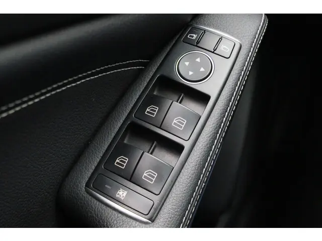 Mercedes-Benz GLA 180 Ambition Automaat 2015 Benzine 29
