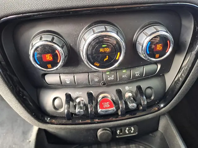 MINI Clubman Mini 1.5 Cooper Salt Business 2017 Benzine 29