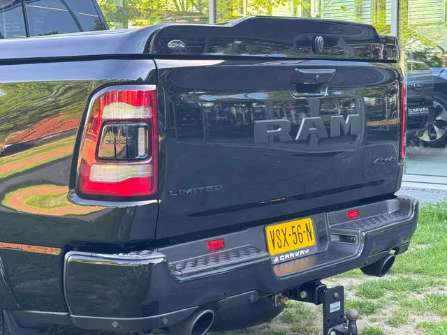 RAM 1500 5.7 Limited Night NL-AUTO 2023 LPG/Gas 9