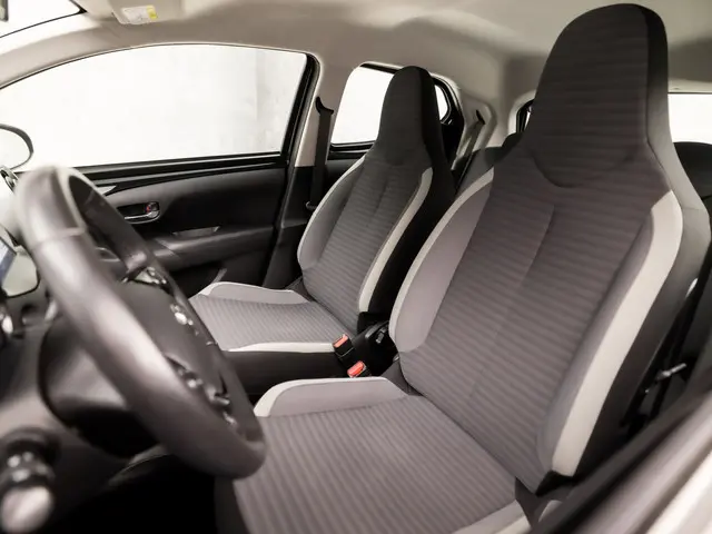 Toyota Aygo 1.0 VVT-i x-play limited 2019 Benzine 13