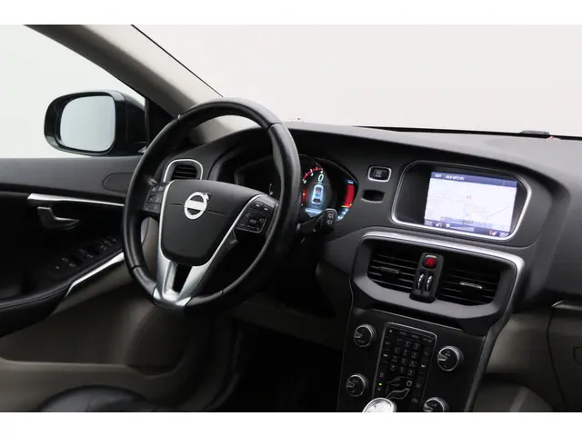 Volvo V40 Cross Country 1.6 T4 Summum 2013 Benzine 27