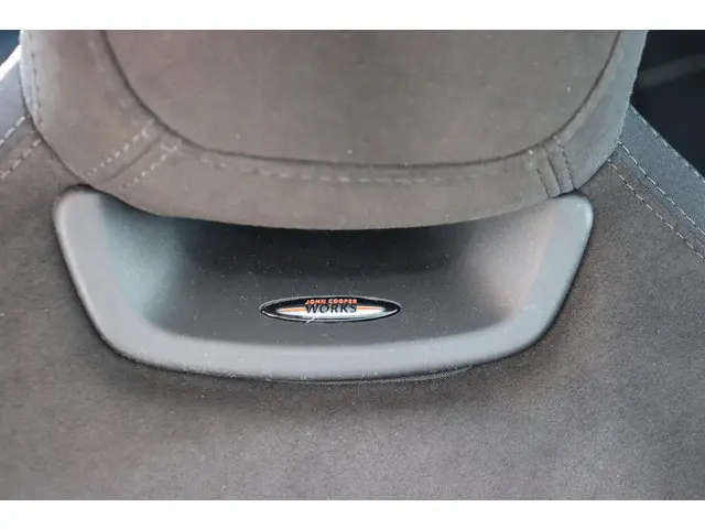 MINI 3-Deurs Cooper 2021 Benzine 11