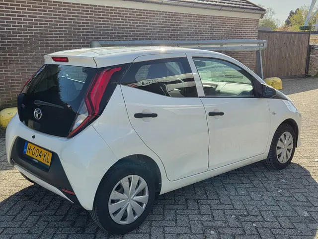 Toyota Aygo 1.0 VVT-i x-fun | 54178km | Airco 2020 Benzine 3