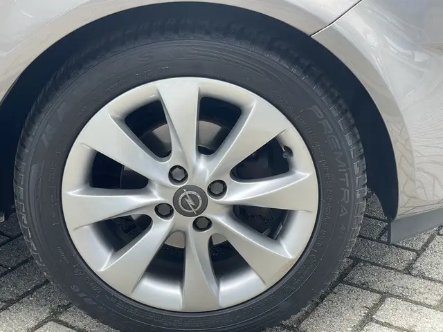 Opel Corsa 1.4-16V Cosmo 2012 Benzine 5