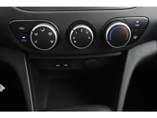 Hyundai i10 1.0i Comfort 2018 Benzine 24