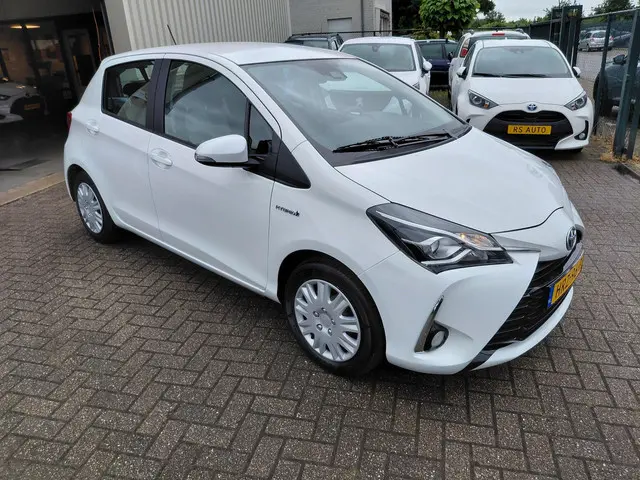 Toyota Yaris 1.5 Hybrid Active 2019 Hybride Benzine 6
