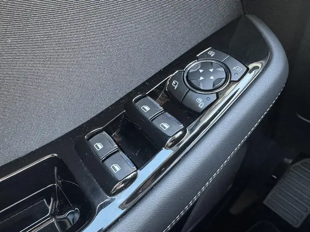 Ford Galaxy 2.5 Titanium FHEV 2023 Hybride Benzine 18