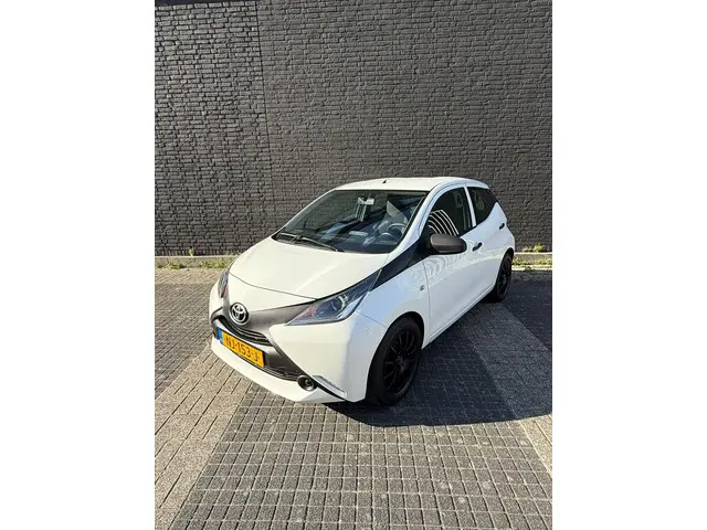 Toyota Aygo 1.0 Vvt-i 69pk 5D 2017 Wit 2017 Benzine
