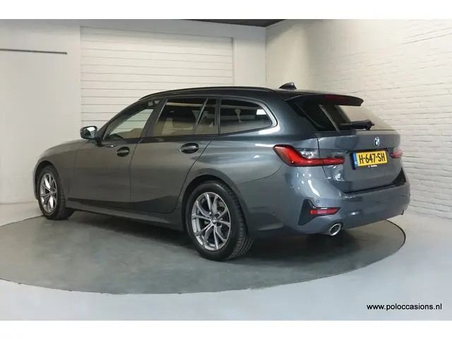 BMW 3 Serie Touring 320i 2020 Benzine 4
