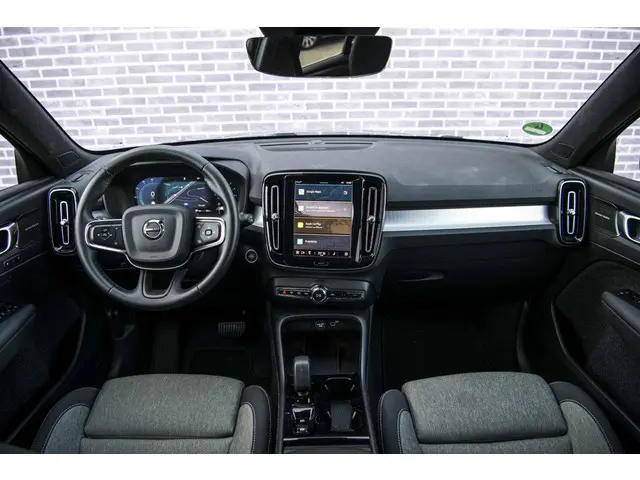 Volvo XC40 2.0 B3 Plus Black Edition 2025 Benzine 6