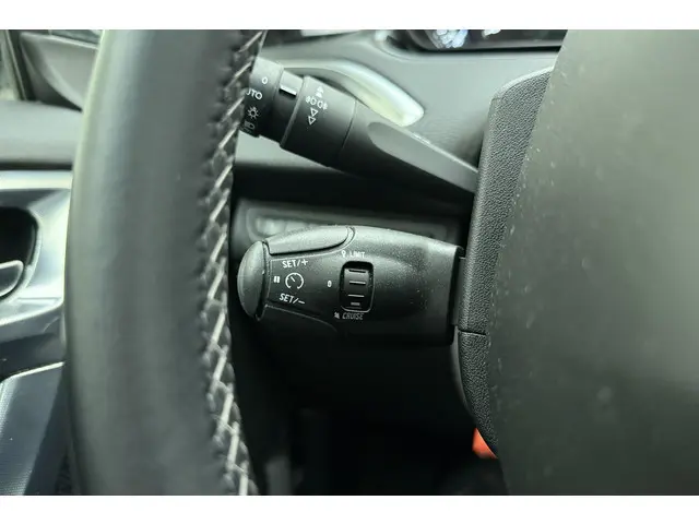 Peugeot 2008 1.2 PureTech Allure 2019 Benzine 21