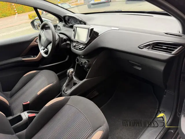 Peugeot 208 1.2 VTi Urban Soul 2013 Benzine 6