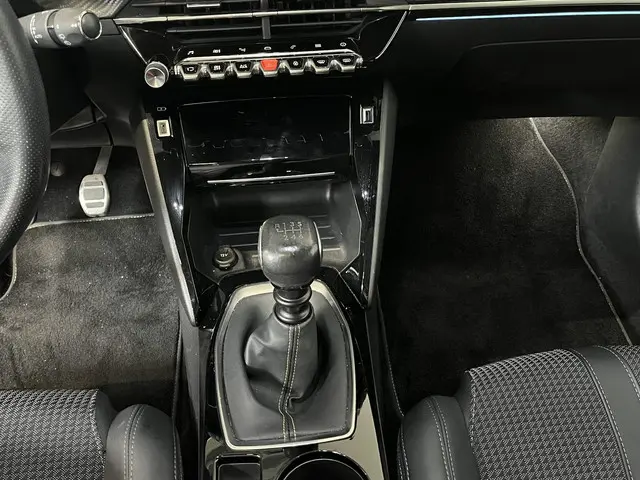 Peugeot 208 1.2 PureTech 100pk GT 2021 Benzine 28