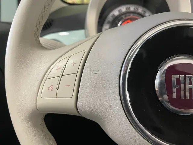 Fiat 500 1.2 Lounge 2015 Benzine 23