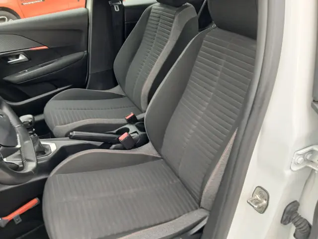 Peugeot 208 1.2 PureTech Active 2020 Benzine 9