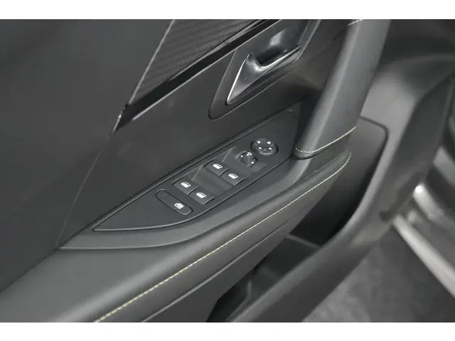 Peugeot 208 PureTech 100 GT 2023 Benzine 26