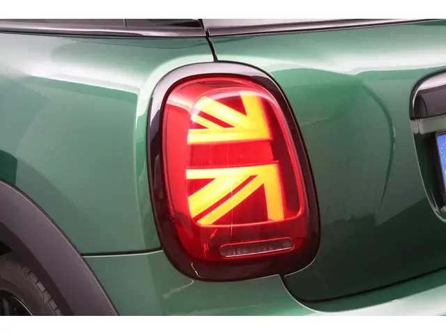 MINI Cooper 1.5 Camden Plus Edition 2023 Benzine 46