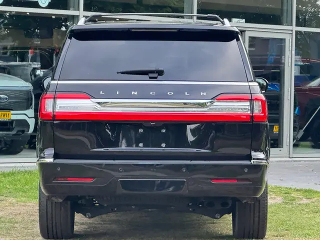 Lincoln Navigator 3.5L V6 Lang Black Label 2022 Benzine 8