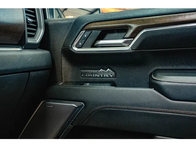 Chevrolet Silverado High Country 6.2 V8 2024 LPG/Gas 28