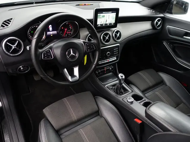 Mercedes-Benz CLA 2