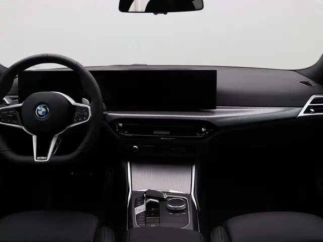 BMW 3 Serie Sedan 330e 2025 Hybride Benzine 6