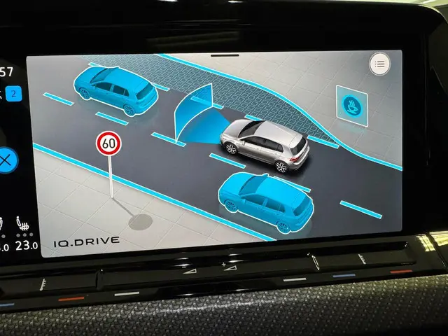 Volkswagen Golf 1.5 eTSI R-Line 2022 Benzine 38