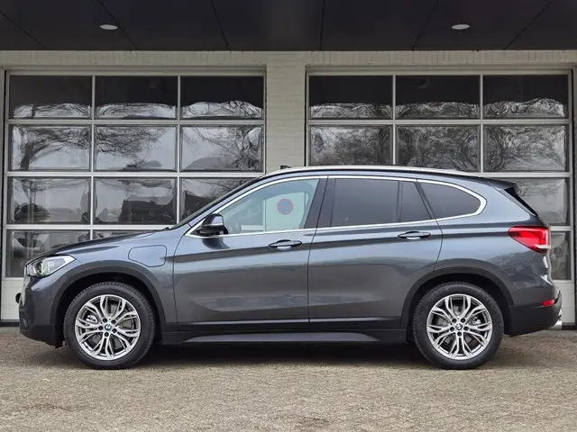 BMW X1 XDRIVE25E 2020 Hybride Benzine 3