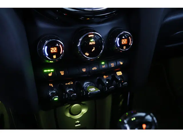 MINI Electric Cooper MINI Yours 33 kWh 2023 Elektrisch 16