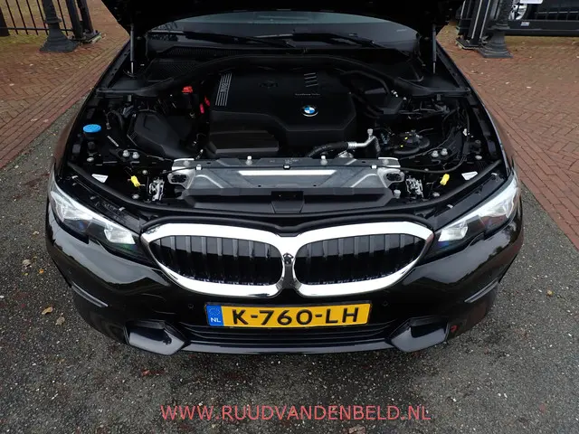 BMW 3 Serie 318i 2021 Benzine 29