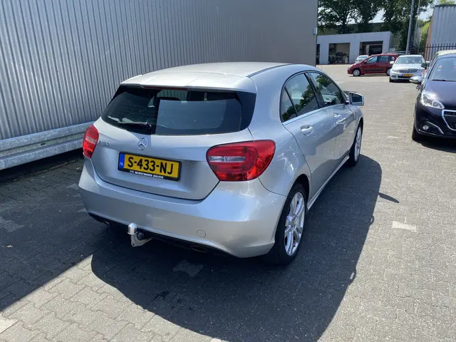 Mercedes-Benz A-Klasse 180 2012 Benzine 2