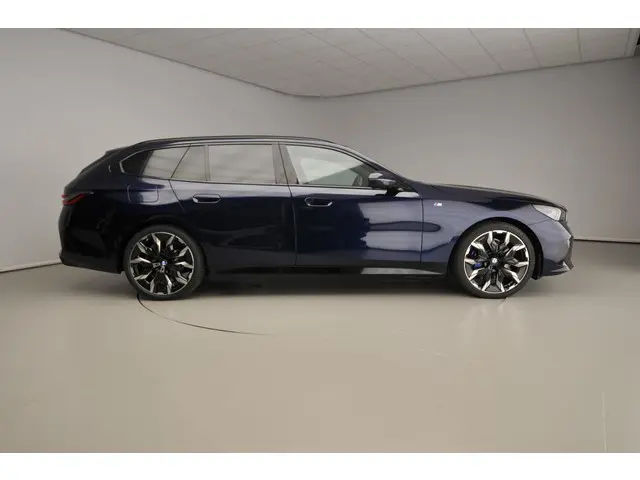 BMW 5 Serie Touring 550e xDrive 2025 Hybride Benzine 4