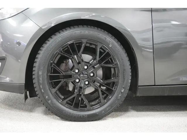 Ford Focus Wagon 1.0 Lease Edition 2017 Benzine 10