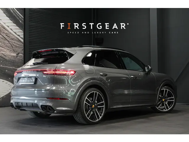 Porsche Cayenne 2